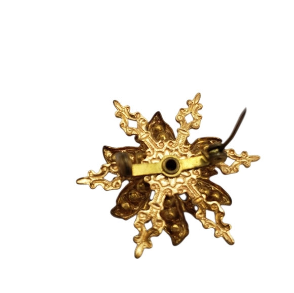 Elegant Golden Rhinestone Pearl Snowflake Brooch - Picture 3 of 9